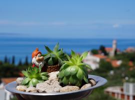 Apartments Mateljak, cheap hotel in Gradac