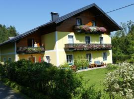 Haus Schöffau, hotel with parking in Strobl