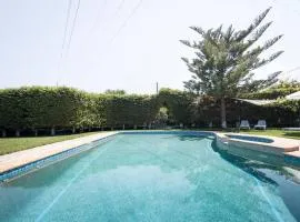 Chara's Private Villa with Swimming Pool & jacuzzi