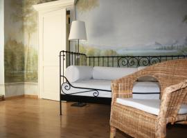 The painted house, nei vicoli di Sirolo posto spiaggia in omaggio, отель в Сироло