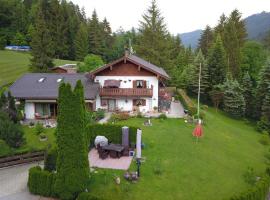 Landhaus Wiesenhof Ferienwohnung Zugspitz, hotel que aceita pets em Garmisch-Partenkirchen