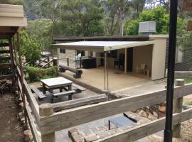 Huntinaddi Lodge, pet-friendly hotel in Halls Gap
