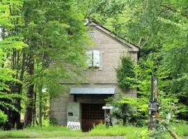 Gallery Stay Kitashajin, hotel dekat Daisetsuzan Asahidake Ropeway, Higashikawa