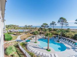Stunning Views!!-Oceanfront Villa-Heated Pool-Private Balcony-Tiki Bar-Walk to Coligny Plaza, ferieanlegg i Hilton Head Island