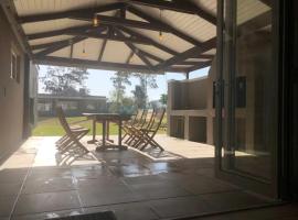 Silver Pond Lodge、ロバートソンのホテル