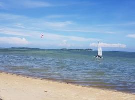 Ten RooMs, hotel de playa en Teluk Bakau