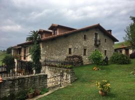 Casa Los Laureles, guest house in Hinojedo