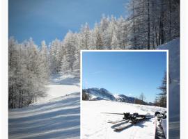 Le Serre，阿布列杜杭固爾滑雪學校（Du Haut Guil Ski School）附近的飯店