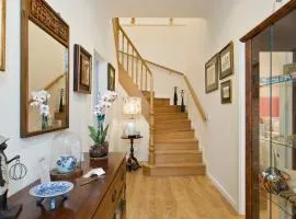 Luxurious Pink House and Parking