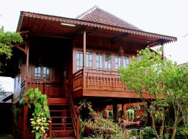 Oemah Kajoe Lembang, cabin sa Lembang