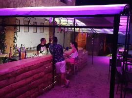 Le Grillon, hotel v destinácii Les Vignes