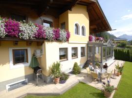 Haus Silvia, hotell i Flachau