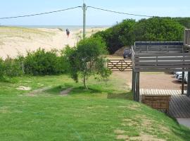 Hotel Playa Chihuahua, hotel near Capit&aacute;n de Corbeta Carlos A. Curbelo International Airport - PDP, Punta del Este