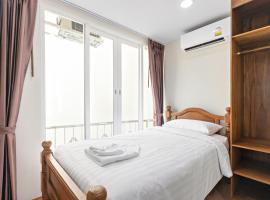 Royale 8 Ville Guest House, hotel em Bangkok