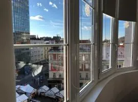 Main Square Oval Apartment