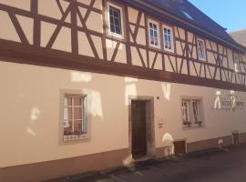 Ferienwohnung, Weingut Trockene Schmitts – hotel w mieście Randersacker