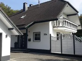 FeWo Meyer mit privatem Pool & Gartensauna