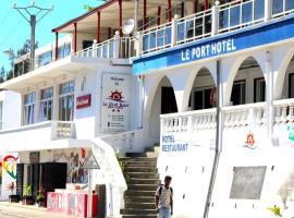 LE PORT HOTEL, hotel ve Fort Dauphin