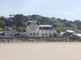 Le Château de Sable โรงแรมที่มีที่จอดรถในปลูกาส์นู