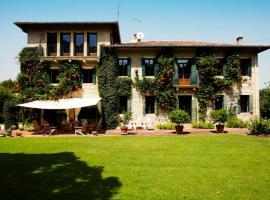 Bastia Villa Sleeps 11, hotel in Rovolon