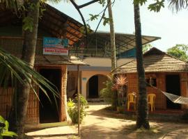 Elara Beach View HomeStay، فندق في أليبي