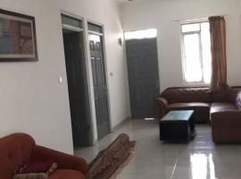 Homestay Pesona, hotelli kohteessa Garut