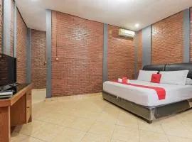 RedDoorz Plus At Ampera Raya