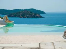 Villa Arios, pool, jacuzzi and sea