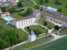 Château de Laléard, hotel di Saint-Hilaire-de-Villefranche