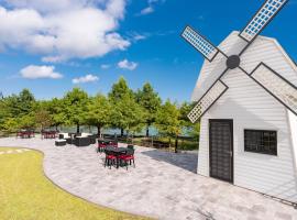 Follow the Cloud B&B, golf hotel in Jialin