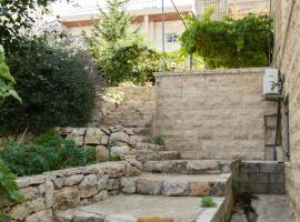 Mresty Guest House, hotel near Jezzine Waterfall, Al Mţullah