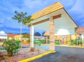 Days Inn by Wyndham St. Petersburg Central