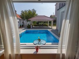 Holiday Home Mirela, cottage in Studenci