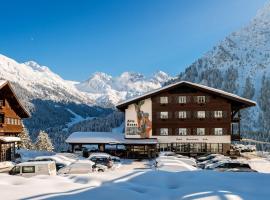 Hotel Alte Krone, hotel in Mittelberg