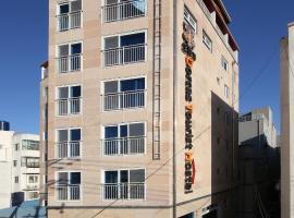 Dorcas Tourist Hostel, hotel v destinaci Tchongjong