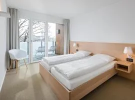 Newstar Hotel (Free Parking)