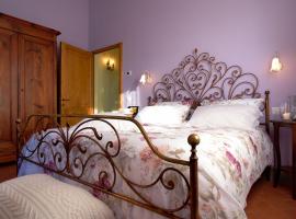 Podere Terreno alla via della volpaia, hotel romàntic a Radda in Chianti