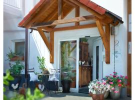 Landhaus-Apartments, cheap hotel in Wattenheim