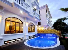 Crown Nguyen Hoang Hotel
