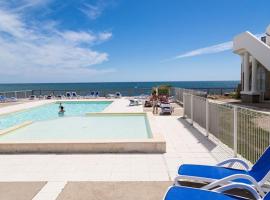 T2 Duplex Valentin Plage, hotel in Batz-sur-Mer