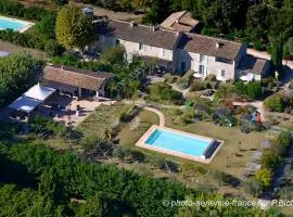 MAS DES FIGUES - Mas XVIIIe - Du 01 mai au 30 septembre 2025 - Piscine Roseraie très calme - Alpilles Saint Rémy de Provence - cuisine maison brunch paysan méditerranéen - Certifié Biologique FRBio10 potager huile d'olive bio Biodiversité Agritourisme -