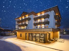 Hotel Bergzeit, hotel with pools in Grossarl