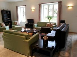 Gite Allier, hotel v destinaci Montaigu-le-Blin