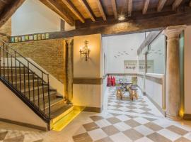 Apartamentos Real Suites Realejo, hotel with parking in Granada