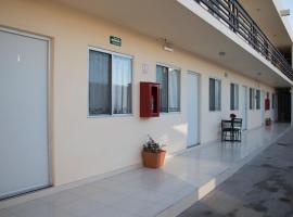 Hotel N&aacute;poles，奧夫雷貢城的自炊式住宿