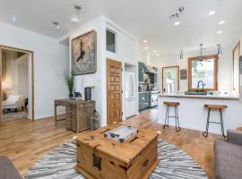 Stunning 2-Bedroom Home near Downtown Culver, pet-friendly hotel in Los Angeles