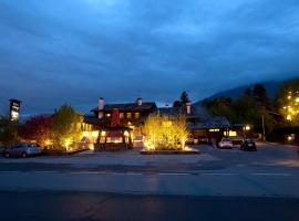 Hotel Village, hotel em Aosta