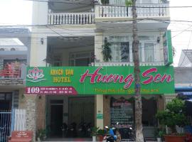 Khách sạn Hương Sen Sa Dec: Sa Ðéc şehrinde bir otel