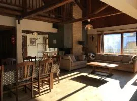 Très spacieux chalet rénové été 2026 - 14 personnes coeur de village 150 m des pistes -