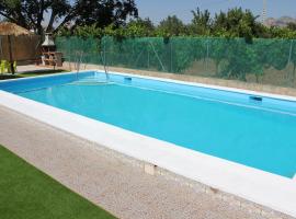 Huerta Espinar - Casa rural con piscina privada, hótel í Archidona